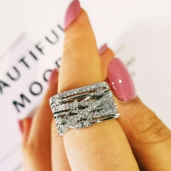 New 925 Silver White Round Diamonds Women's Ring - Picture 3 of 3